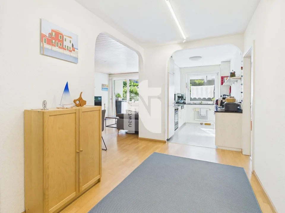 Familial, ensoleillé et bien entretenu avec deux balcons, place assise dans le jardin et garage