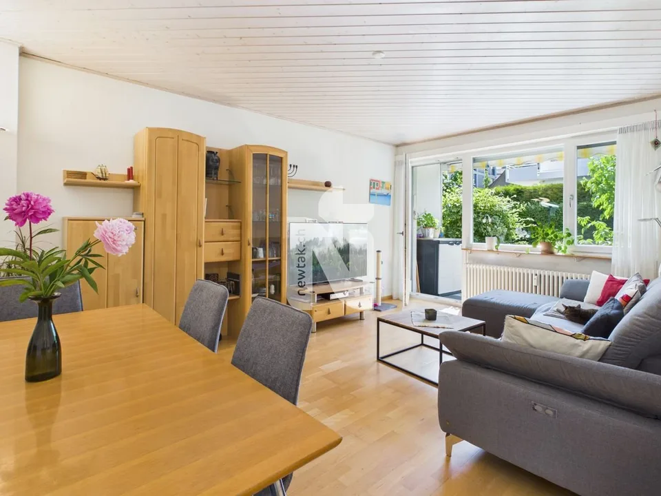 Familial, ensoleillé et bien entretenu avec deux balcons, place assise dans le jardin et garage