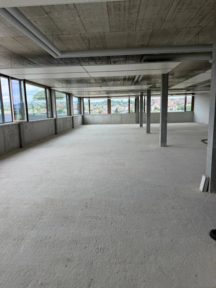 Uffici: superfici modulabili da 270 m² (fino a 1'900 m²) a Saint-Aubin