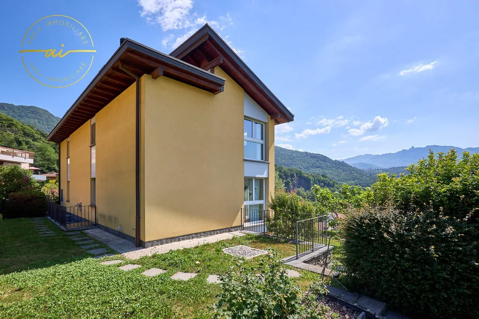 VILLA CON STUDIO SEPARATO E MERAVIGLIOSO GIARDINO