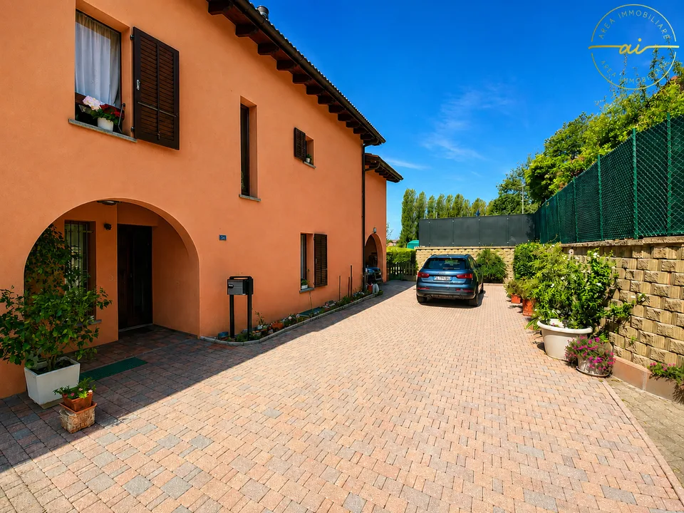 Maison unifamiliale accueillante et bien entretenue avec jardin