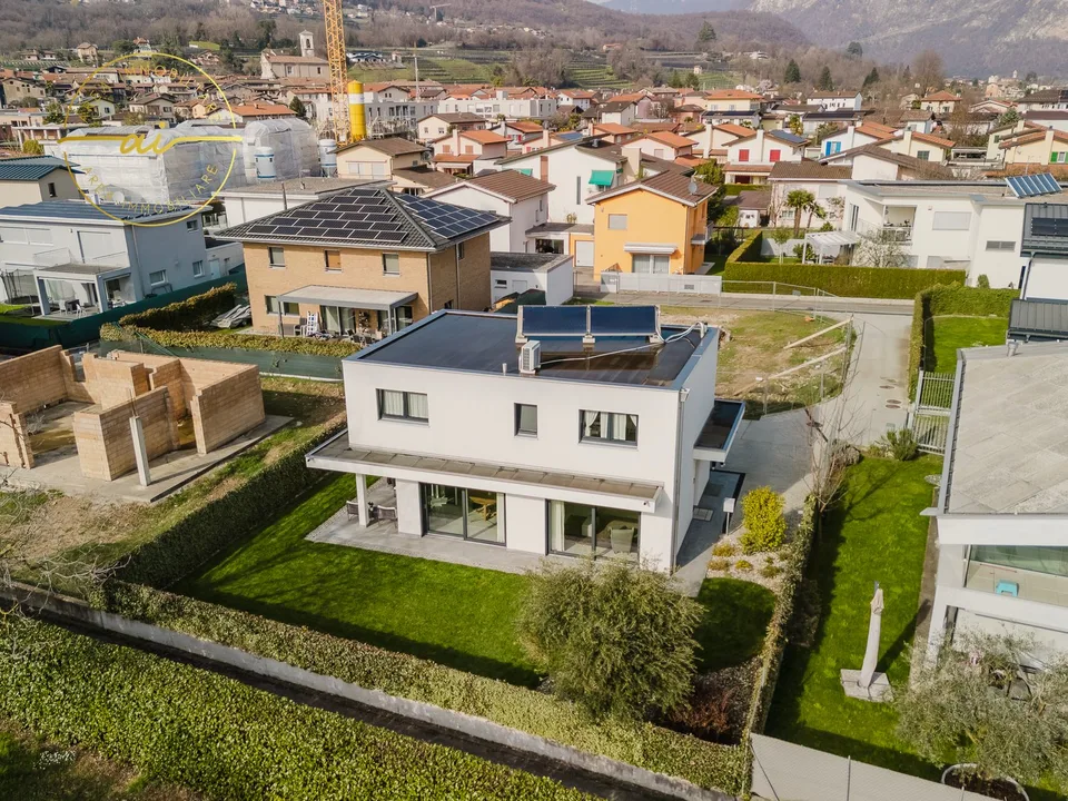 Villa moderne unifamiliale avec jardin à Ligornetto