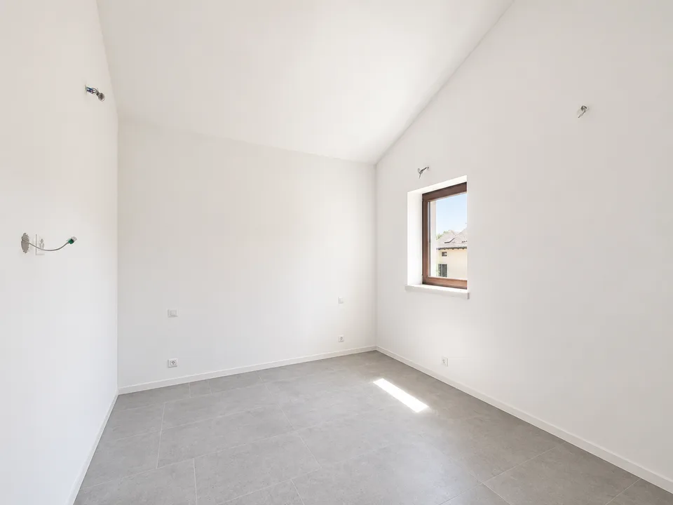 Moderne Einfamilienhaus der neuen Generation mit Garten