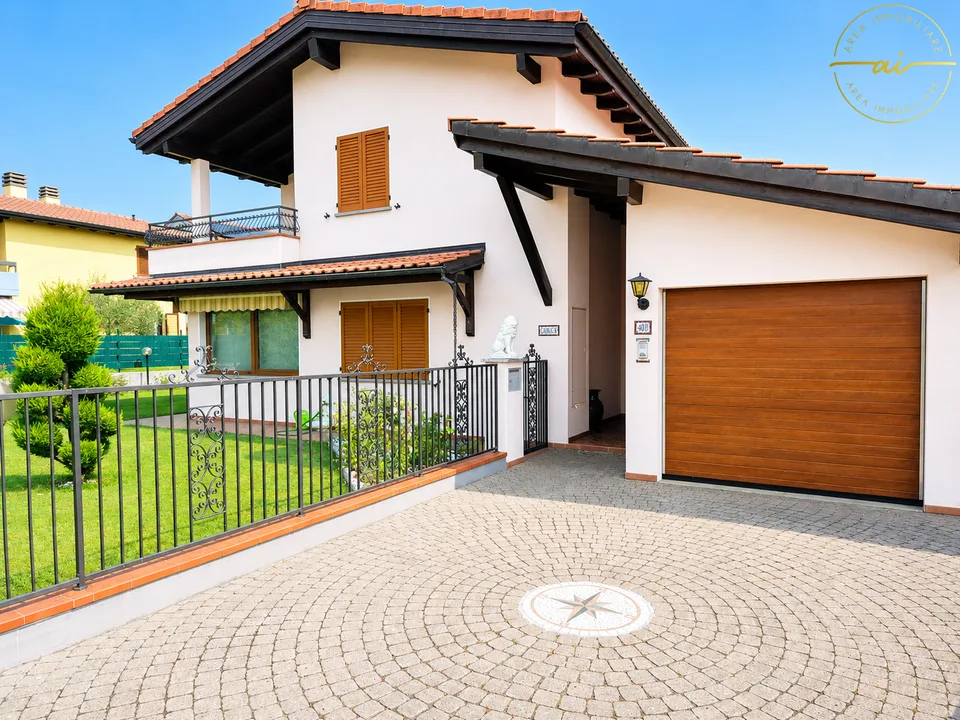 Vaste maison de 5.5 pièces avec jardin dans une zone verte à Stabio