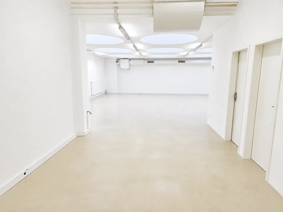 Atelier polyvalent pour entreprise calme