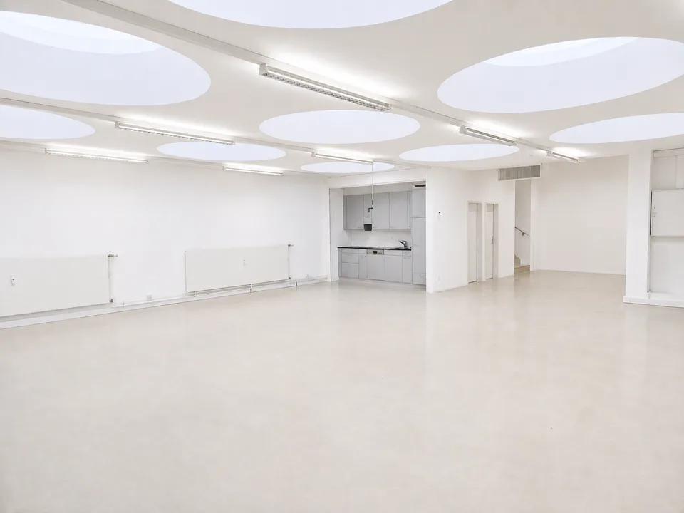Atelier polyvalent pour entreprise calme