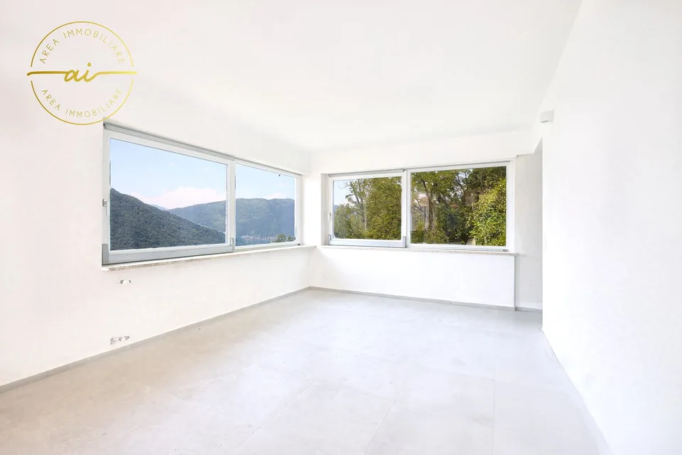 ELEGANTE VILLA INDIPENDENTE CON VISTA LAGO A ROVIO