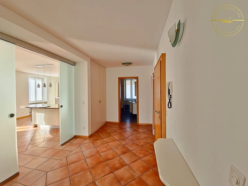 Appartement de 4 pièces avec grande terrasse couverte à Mendrisio à revenu