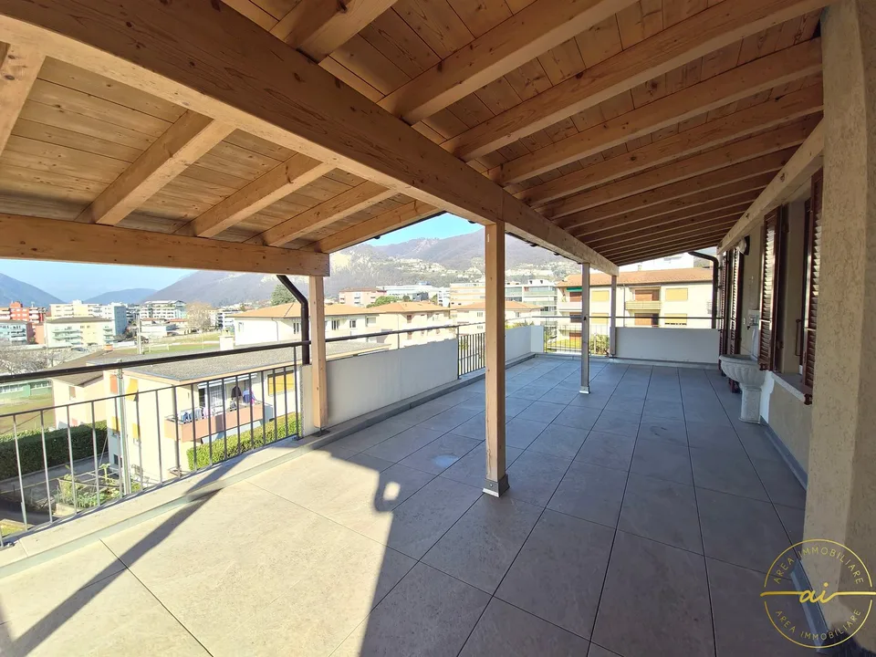 Appartement de 4 pièces avec grande terrasse couverte à Mendrisio à revenu