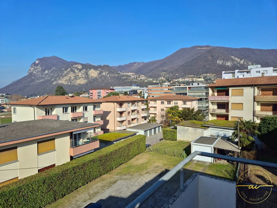 Appartement de 4 pièces avec grande terrasse couverte à Mendrisio à revenu