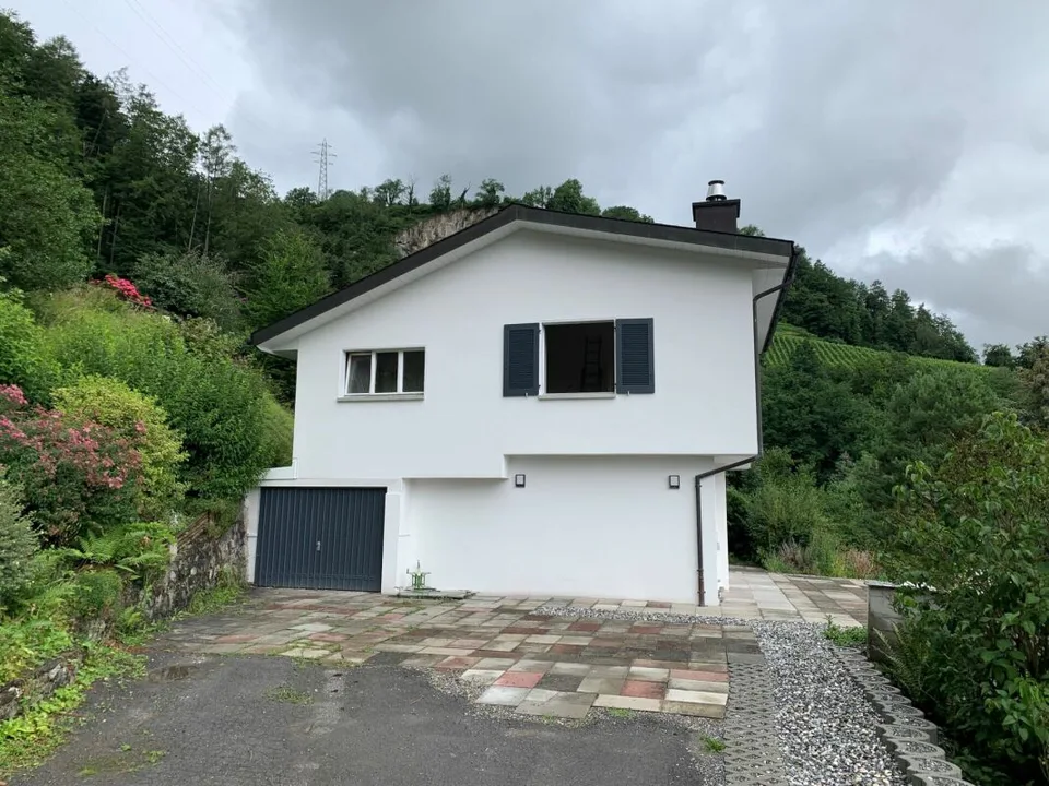 Charmantes 3.5 Zi.-Ferienhaus mit Bergsicht &amp; Garten - nah am Golfplatz