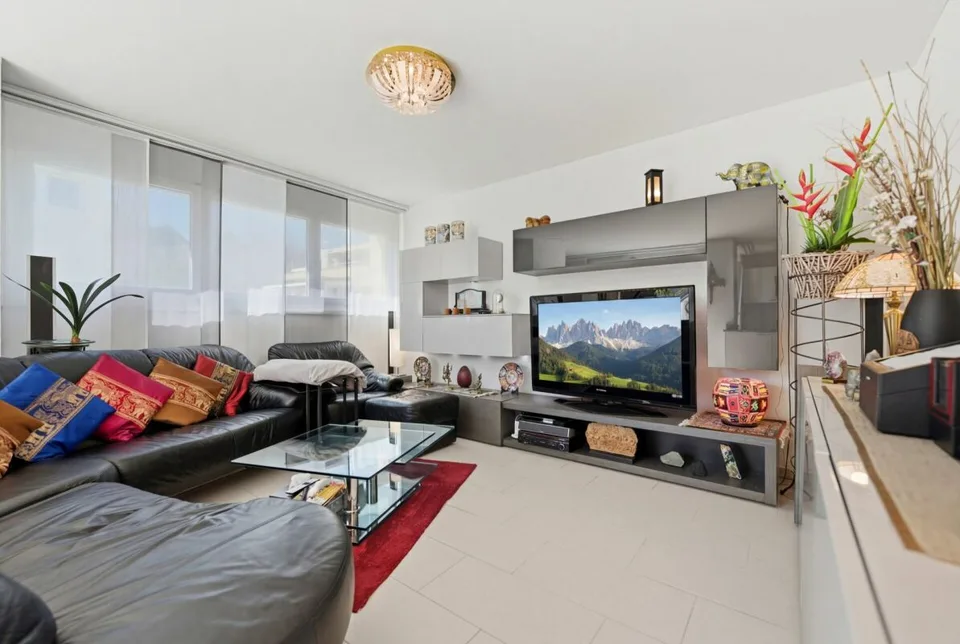 Au-dessus des toits de Dielsdorf : Bijou penthouse luxueux avec vue aux portes de Zurich