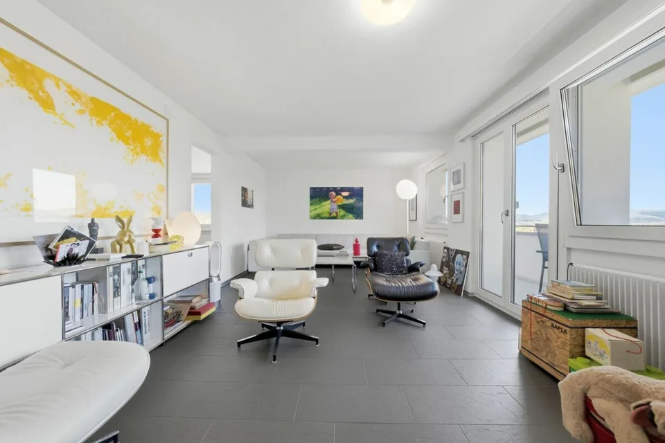 *RESERVED* Exclusive Living Experience with a View: Modernized Space Wonder in Belp