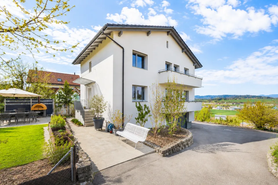 *RESERVIERT* Exklusives Wohnerlebnis mit Weitblick: Modernisiertes Raumwunder in Belp