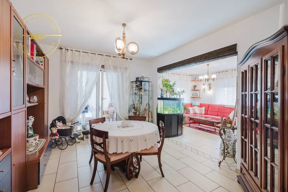 Einfamilienhaus mit Garten und Pool in Cresciano