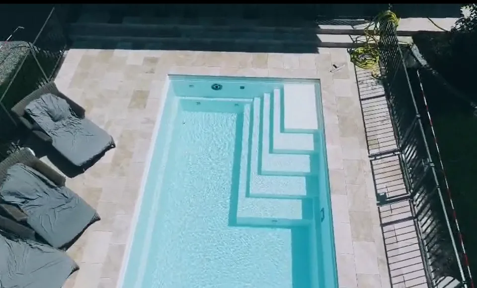 Wohn-Oase mit Pool und grossem Garten