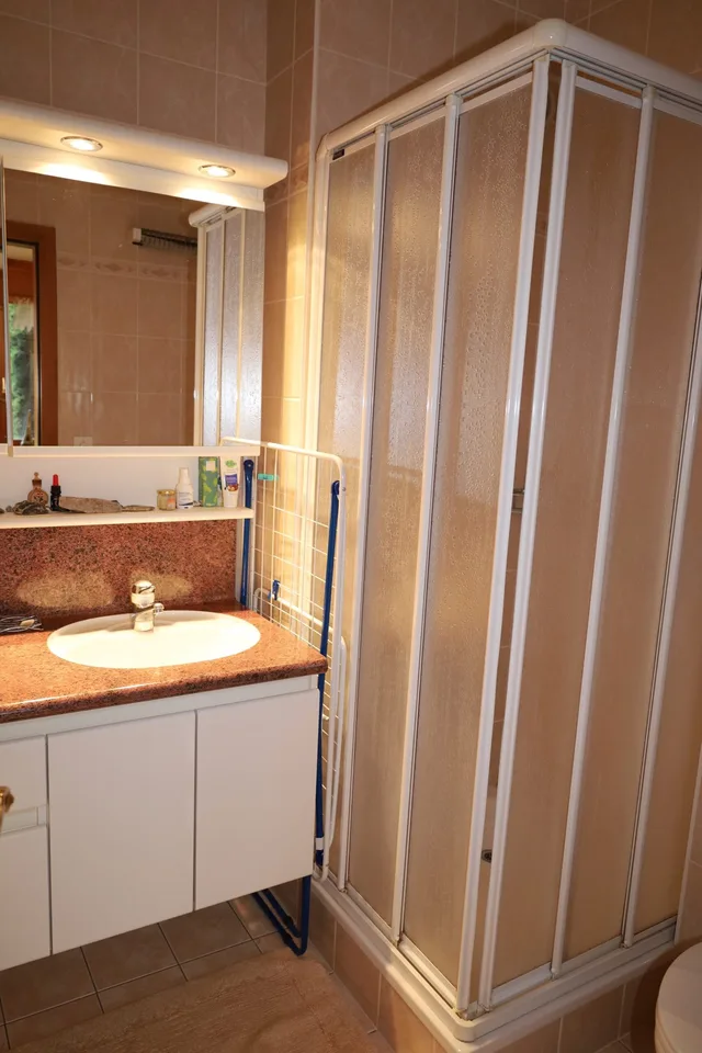 Wohnung mit 3.5 Zimmern, Blick und Balkon in Crans – Foto 8 von 26