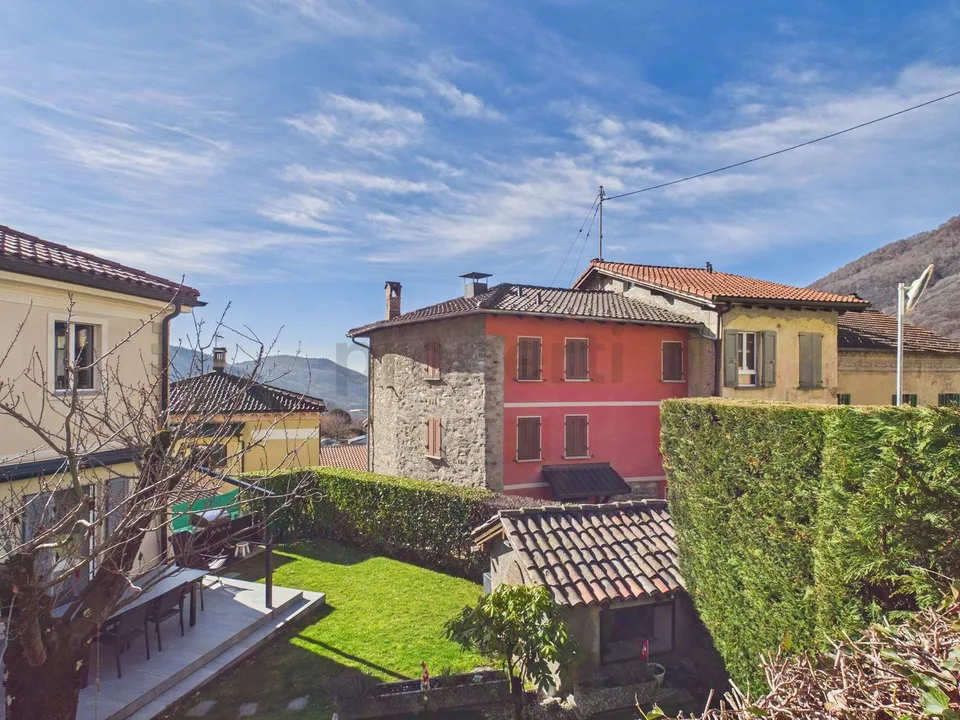 Spaziosa 7.5 locali villetta a schiera con ampia cantina, Alto Malcantone-Mugena