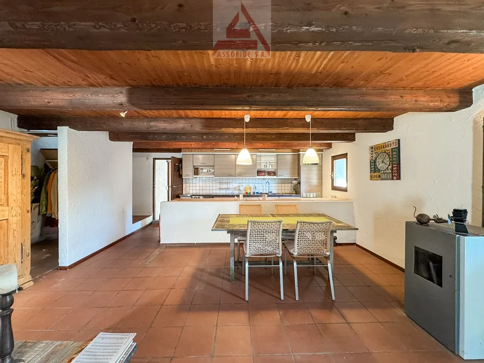 Incantevole rustico di 5.5 locali / Charmantes 5.5 - Zimmer - Rustico – Foto 8 von 14