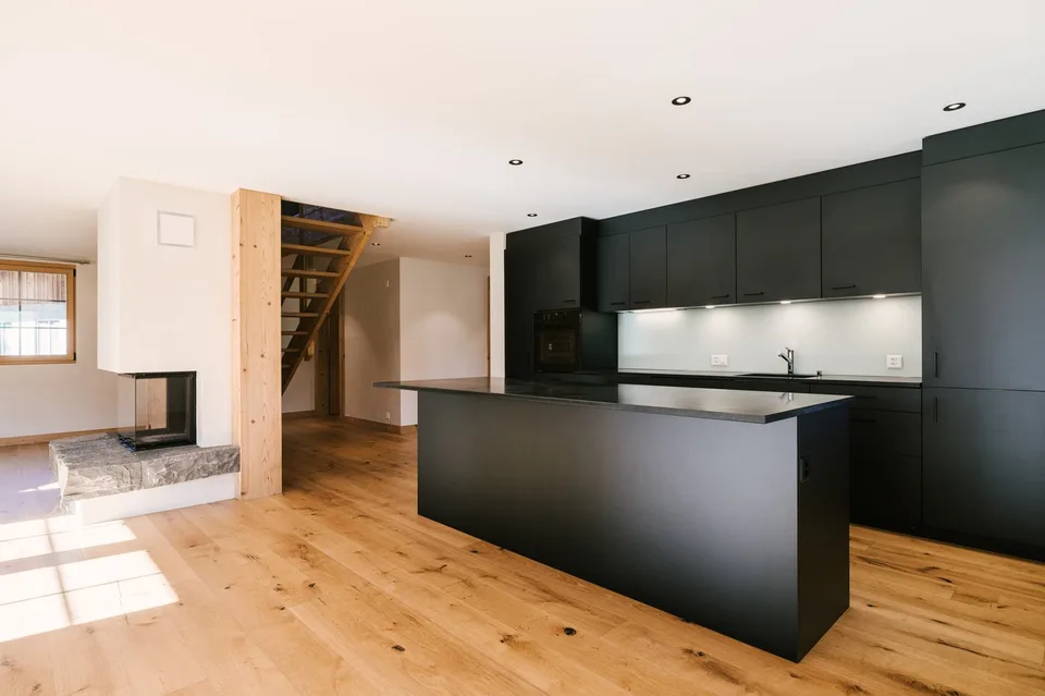 Modernes Einfamilienchalet mit Carport - Erstwohnung