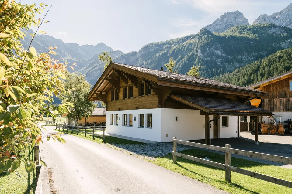 Modernes Einfamilienchalet mit Carport - Erstwohnung