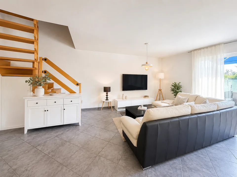 Delémont – Innamorarsi di questo luminoso duplex di 3,5 locali, ideale per la posizione