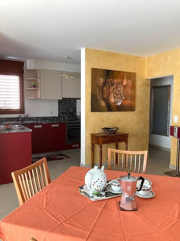 Appartement en attique 4 1/2 + box, places de parking et jardin/potager à Giubiasco