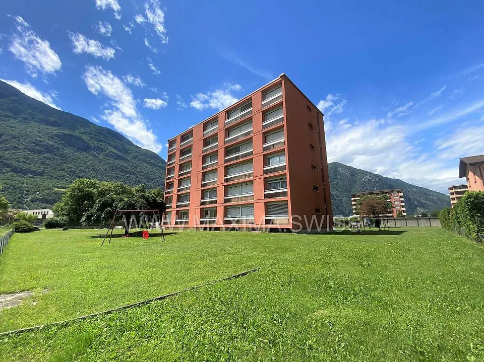 BIASCA: LUMINOSO 4.5 LOCALI CON GIARDINO