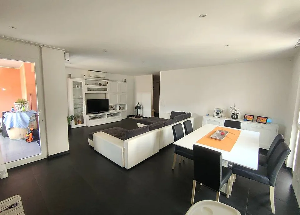 Wohnung 4 ½ Zimmer, 2. und letztes Stockwerk/Wohngebiet
