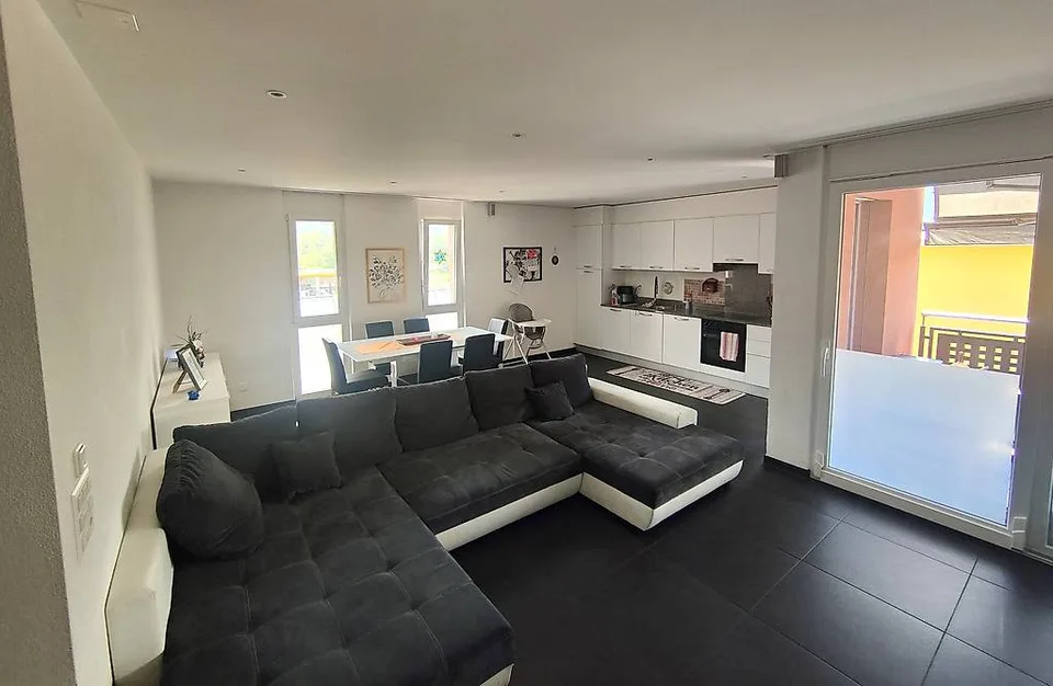 Wohnung 4 ½ Zimmer, 2. und letztes Stockwerk/Wohngebiet