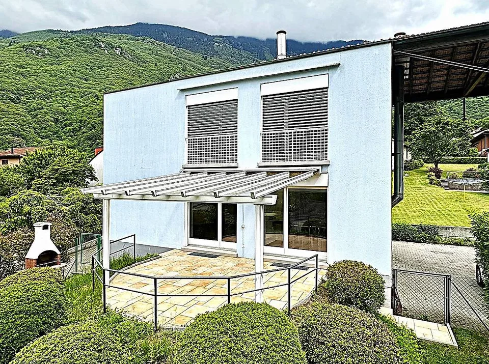 Casa unifamiliare in zona residenziale tranquilla a Claro