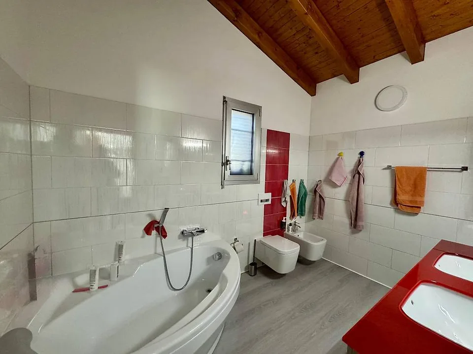 Davesco - Casa unifamiliare con vista aperta