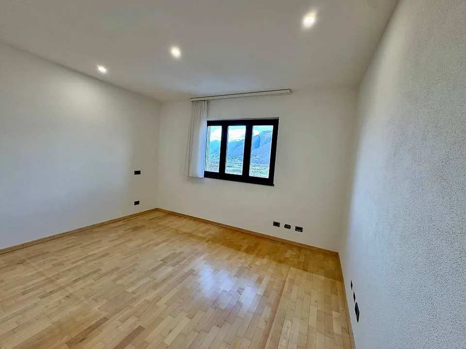 Camorino - Zweifamilienhaus mit herrlicher Aussicht und Swimmingpool