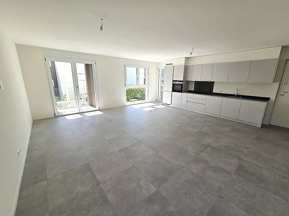 Schönes 4.5-Zimmer-Wohnung mit Garten in Claro