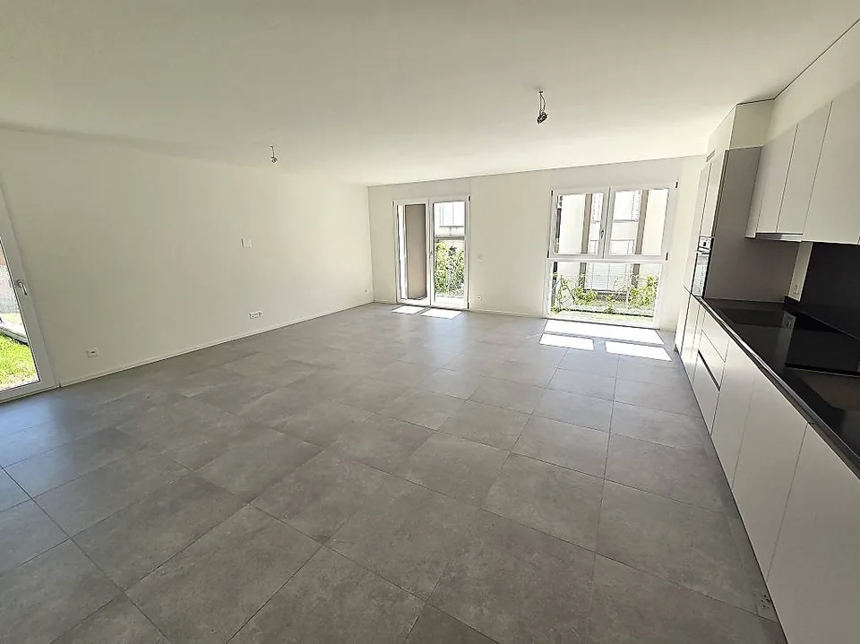 Schönes 4.5-Zimmer-Wohnung mit Garten in Claro