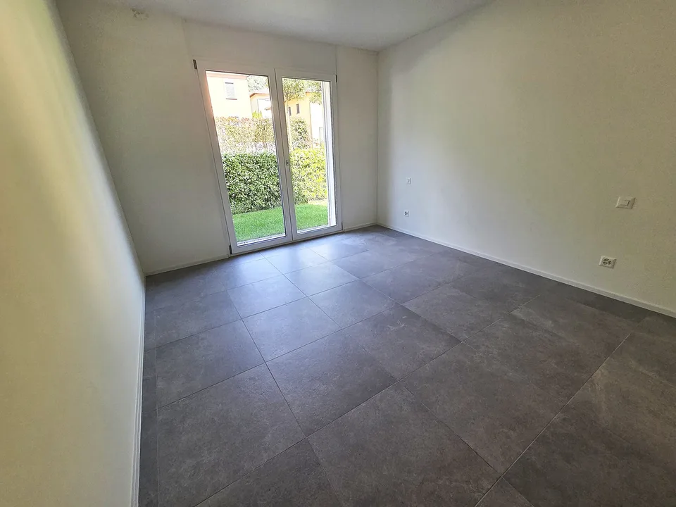 Moderno appartamento di 4.5 locali con giardino a Claro – Nuova costruzione con vista – foto 9 di 14