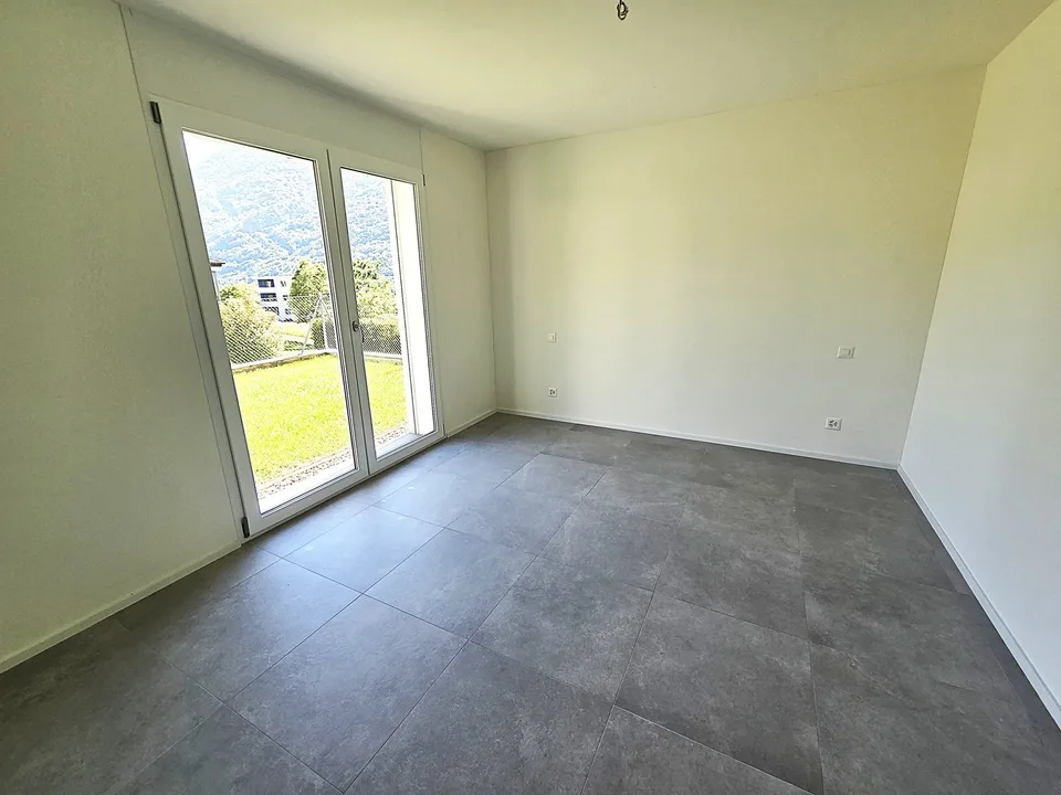 Moderno appartamento di 4.5 locali con giardino a Claro – Nuova costruzione con vista – foto 11 di 14