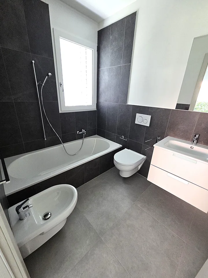Moderno appartamento di 4.5 locali con giardino a Claro – Nuova costruzione con vista – foto 14 di 14