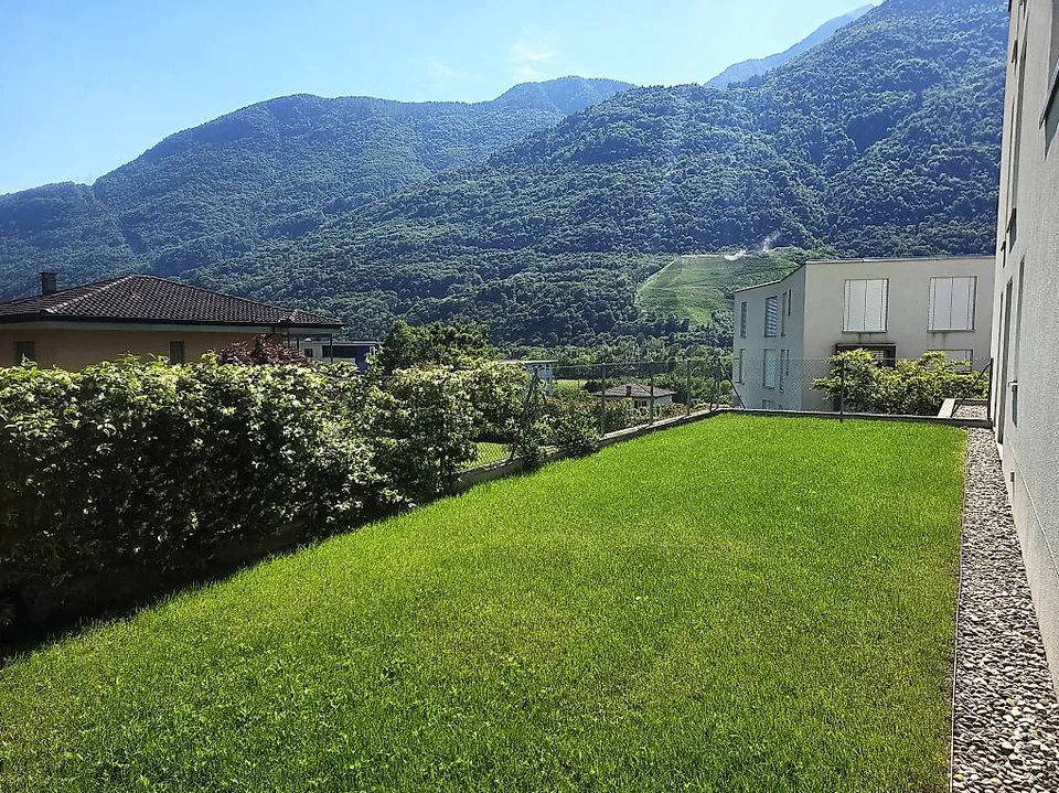 Splendido 4.5 locali con giardino a Claro