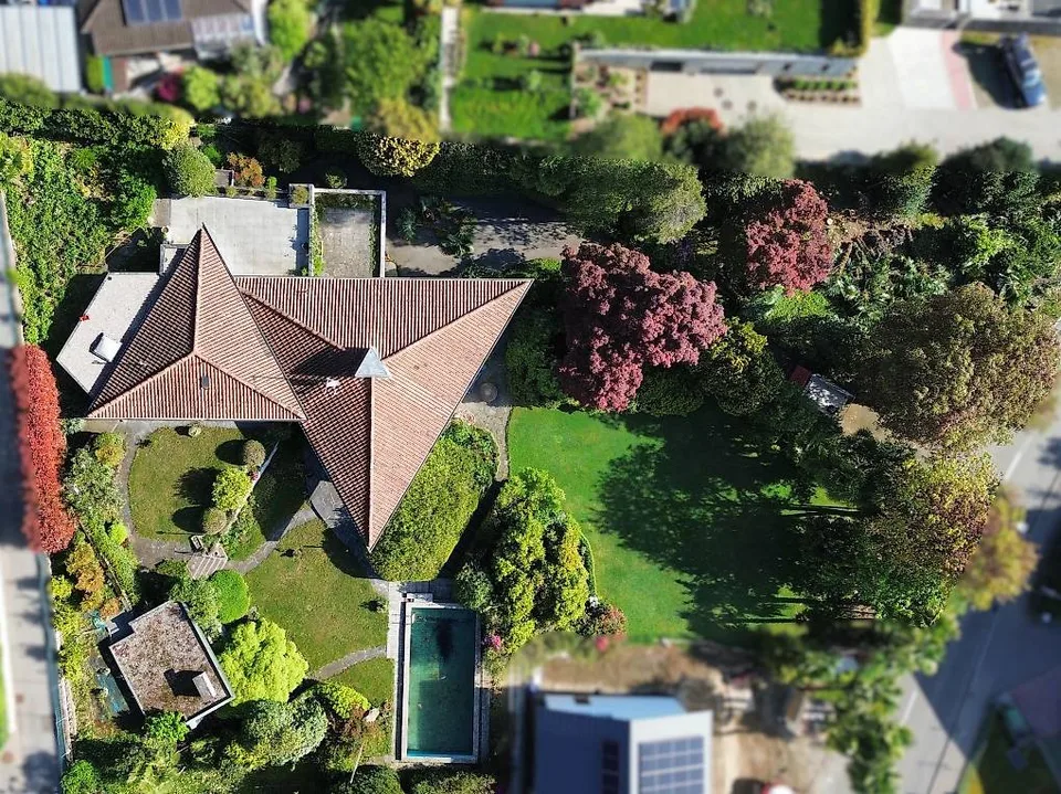 Agno - Faszinierende Villa aus den 50er Jahren mit wunderschönem Grundstück
