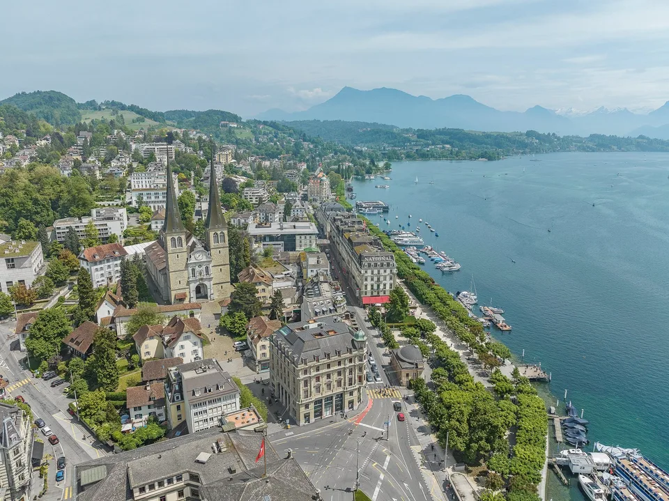Uffici attraenti con vista sul lago direttamente alla Hofkirche