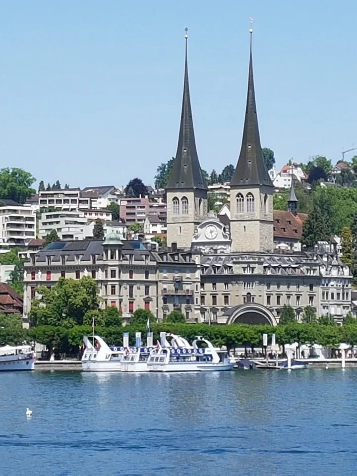 Attraktive Büroräume mit Seesicht direkt bei der Hofkirche