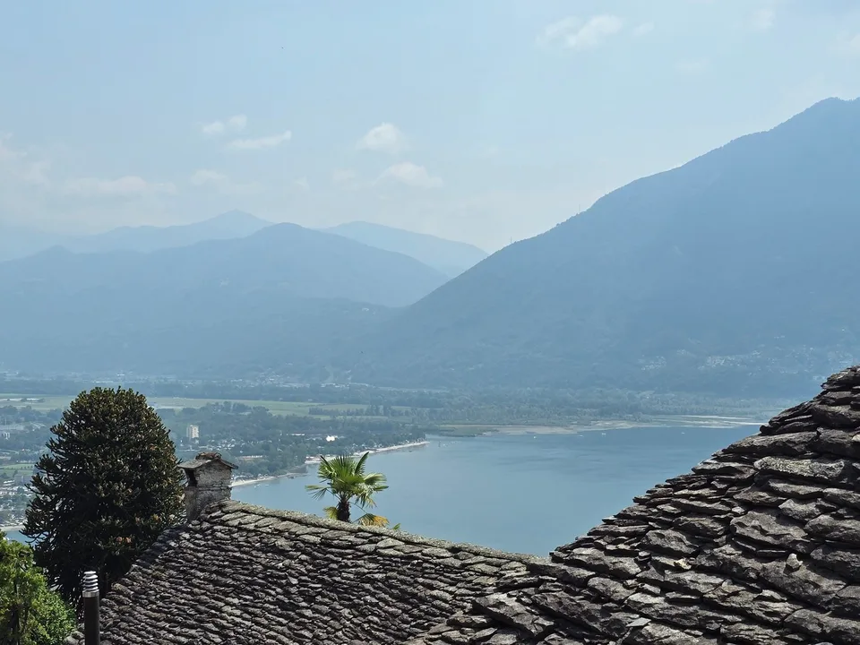 Großes Haus mit Seeblick, renovierungsbedürftig, mit Vorentwurf