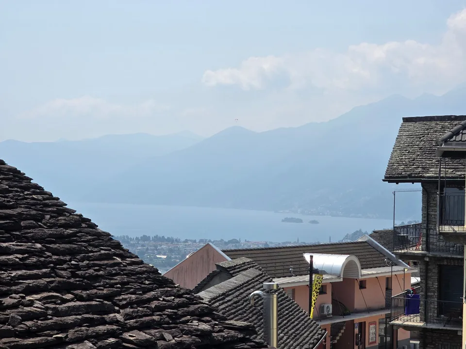 Großes Haus mit Seeblick, renovierungsbedürftig, mit Vorentwurf