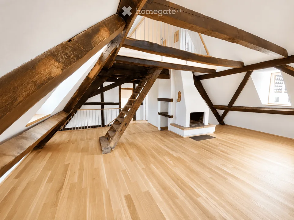 Charmante 5.5 - Zimmer-Dachwohnung mit historischem Charme