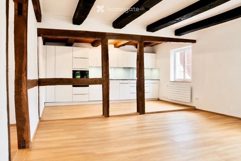 Charmante 5.5 - Zimmer-Dachwohnung mit historischem Charme
