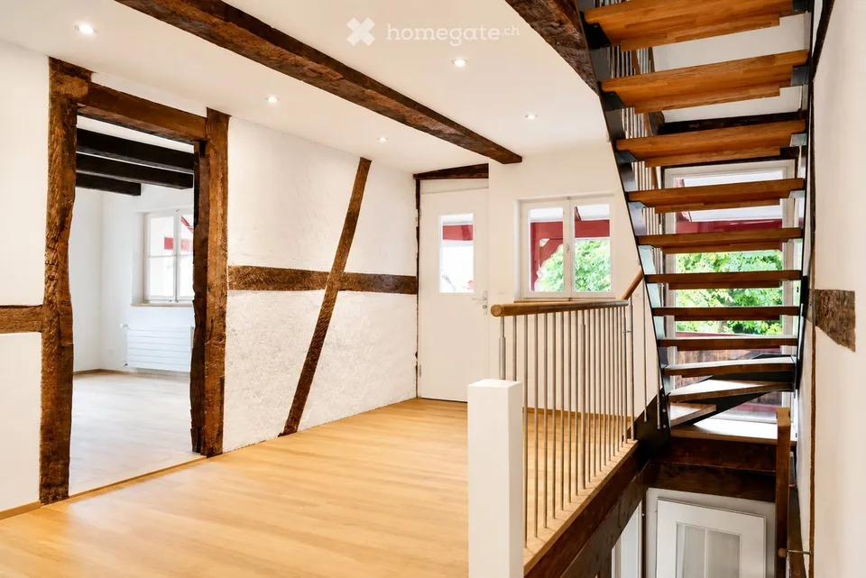 Charmante 5.5 - Zimmer-Dachwohnung mit historischem Charme