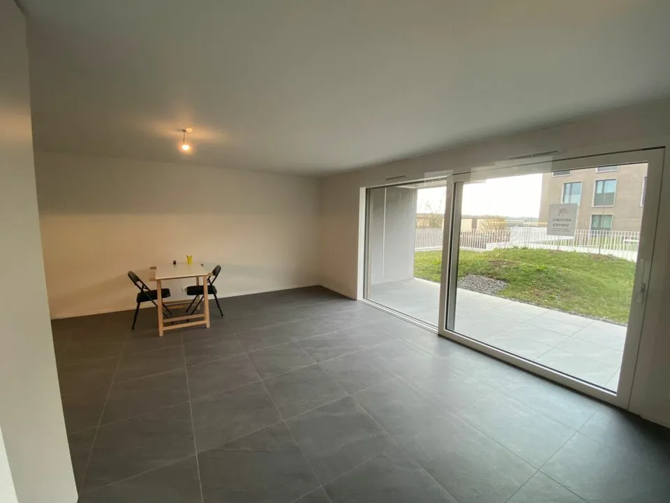 Beau studio au rez-de-chaussée avec terrasse