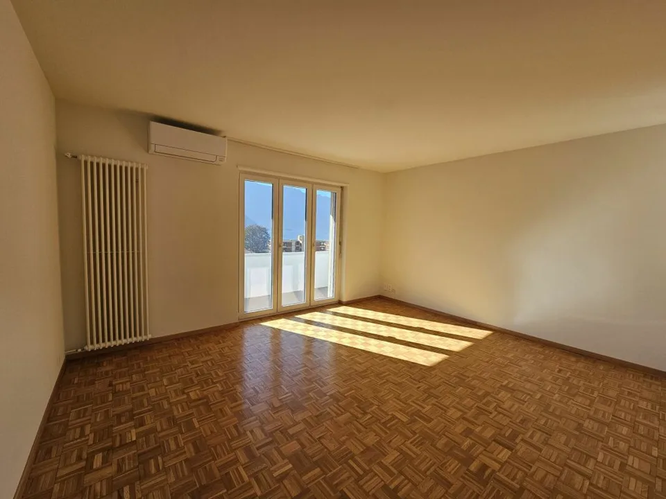3.5 locali con vista lago e aria condizionata