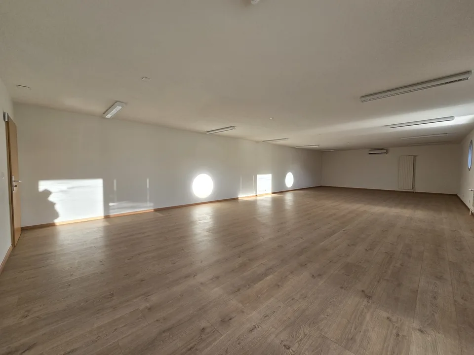 2 first rents offered! Excellent location - Office - 95m²